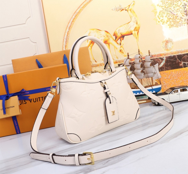 ルイヴィトンバッグ背面デザイン